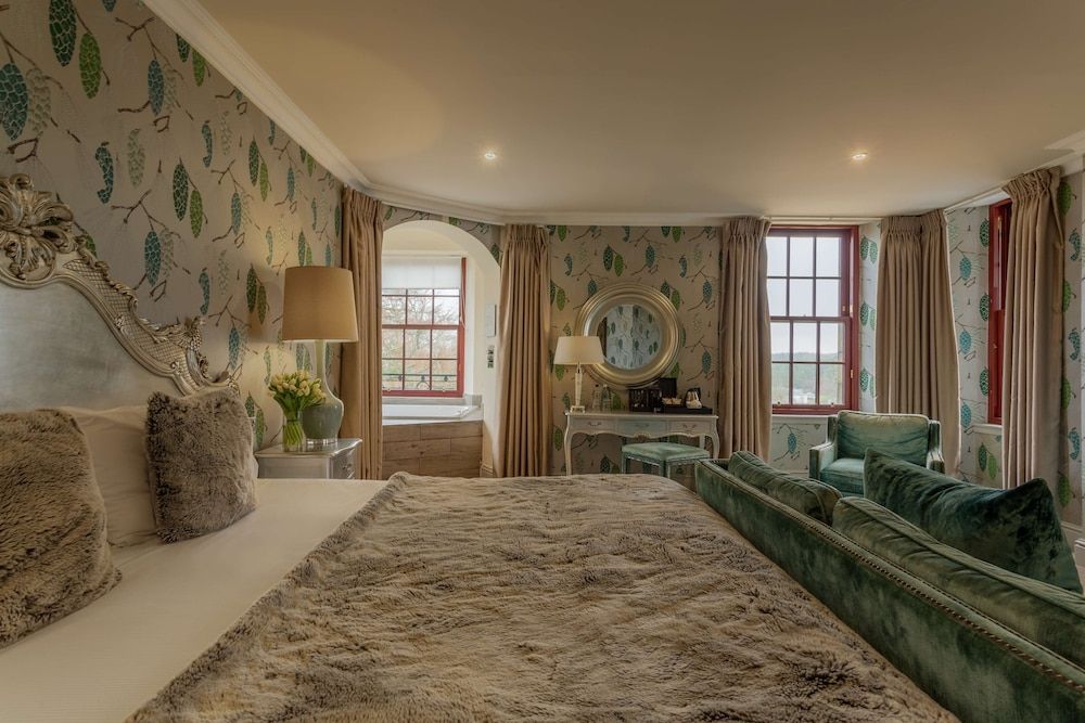 Gleddoch Golf & Spa Resort Suite, 1 King Bed, Non Smoking, Hot Tub (Walk-in Shower;with Sofabed) 2