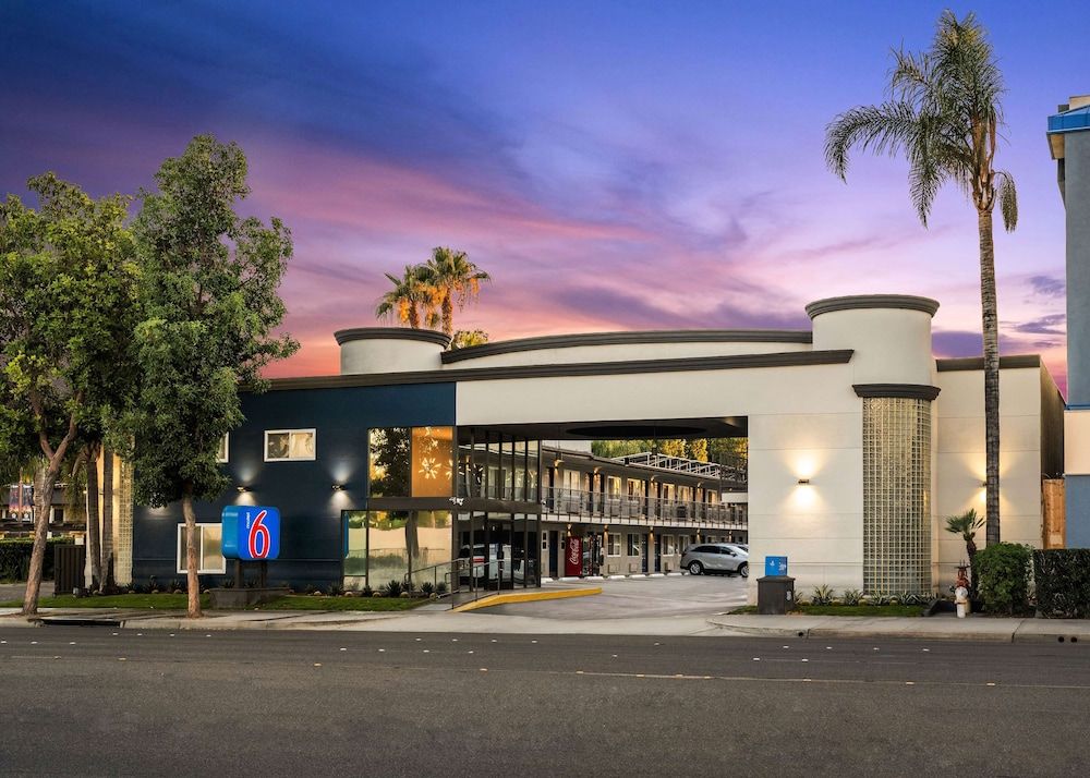 undefined Motel 6 Anaheim, CA - Convention Center 9