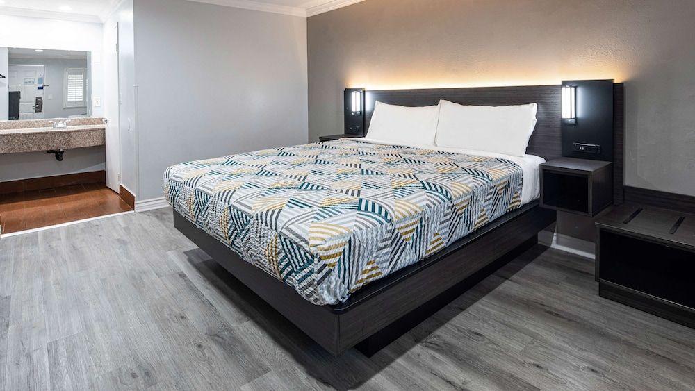 undefined Motel 6 Anaheim, CA - Convention Center 3