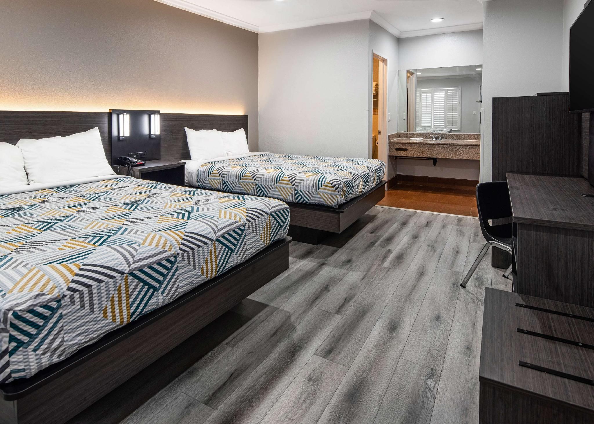 Motel 6 Anaheim, CA - Convention Center 1 King - 1 Queen Bed Non-Smoking