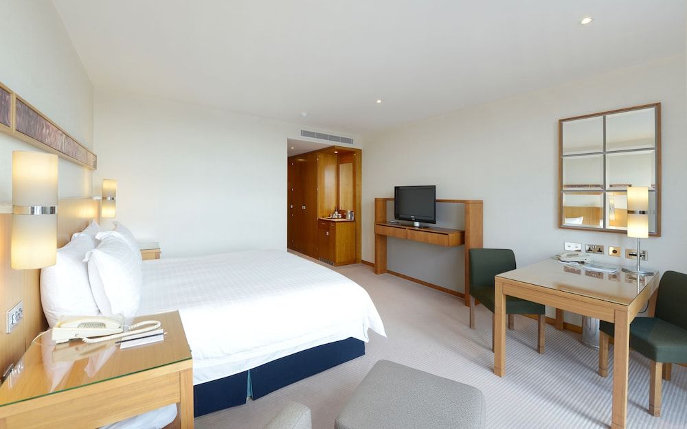 Canary Riverside Plaza Hotel Standard Room, 1 King Bed 2