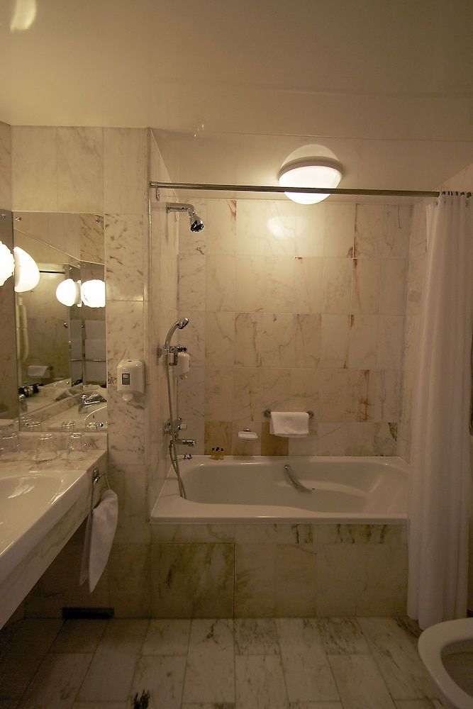 Hotel Hullu Poro Standard Twin Room (With Bath) 6