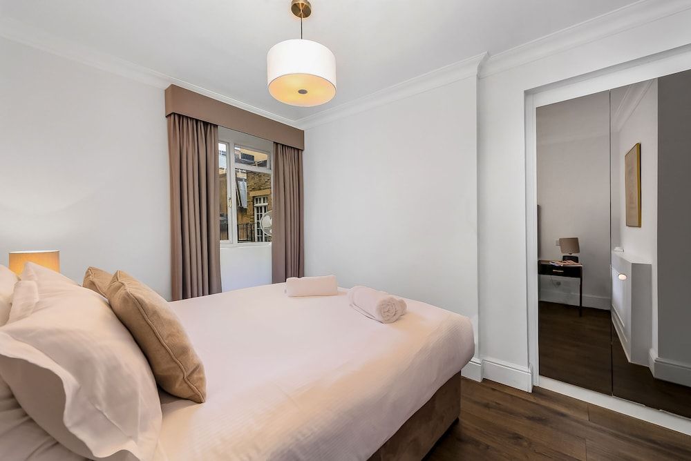 10 Curzon Street Apartments by Mansley Traditional Apartment, 2 Bedrooms, Non Smoking, Kitchen 2