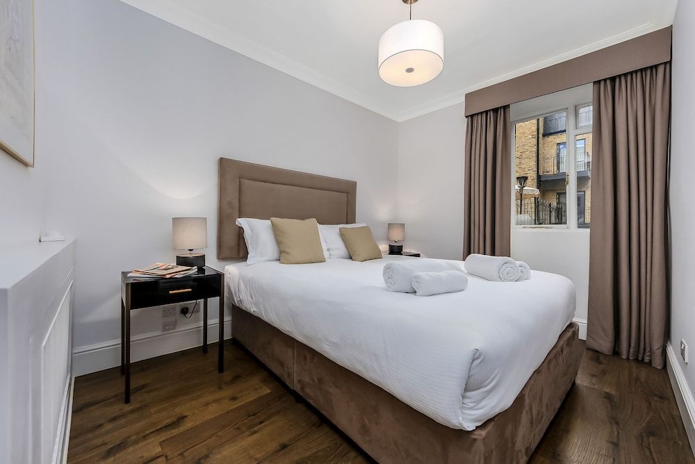 10 Curzon Street Apartments by Mansley Traditional Apartment, 2 Bedrooms, Non Smoking, Kitchen 3