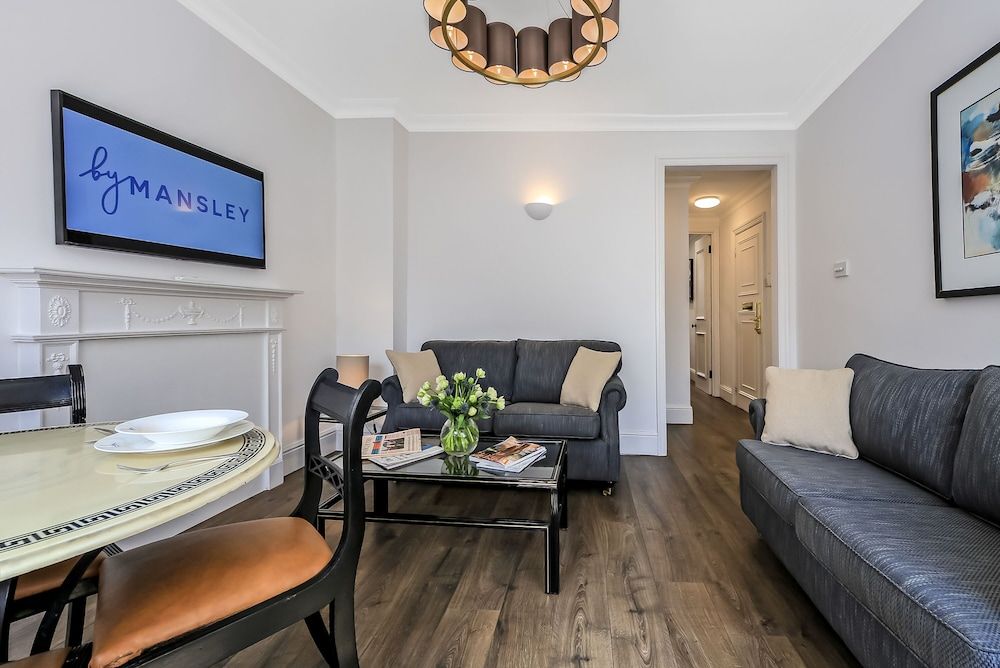 10 Curzon Street Apartments by Mansley Traditional Apartment, 2 Bedrooms, Non Smoking, Kitchen