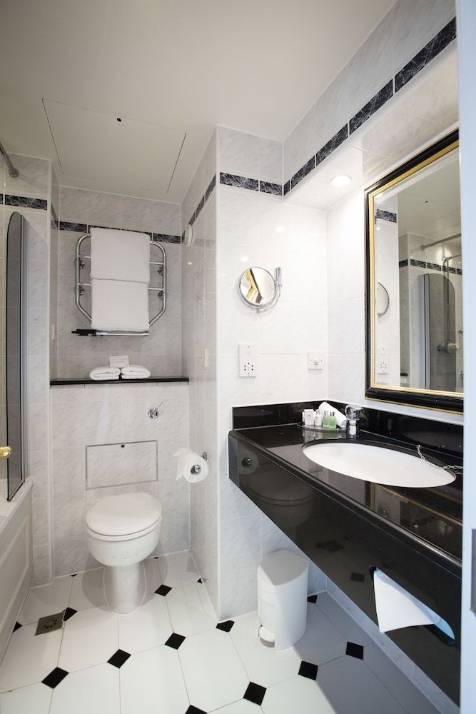 The Tower Hotel, by Thistle Standard Twin Room 4