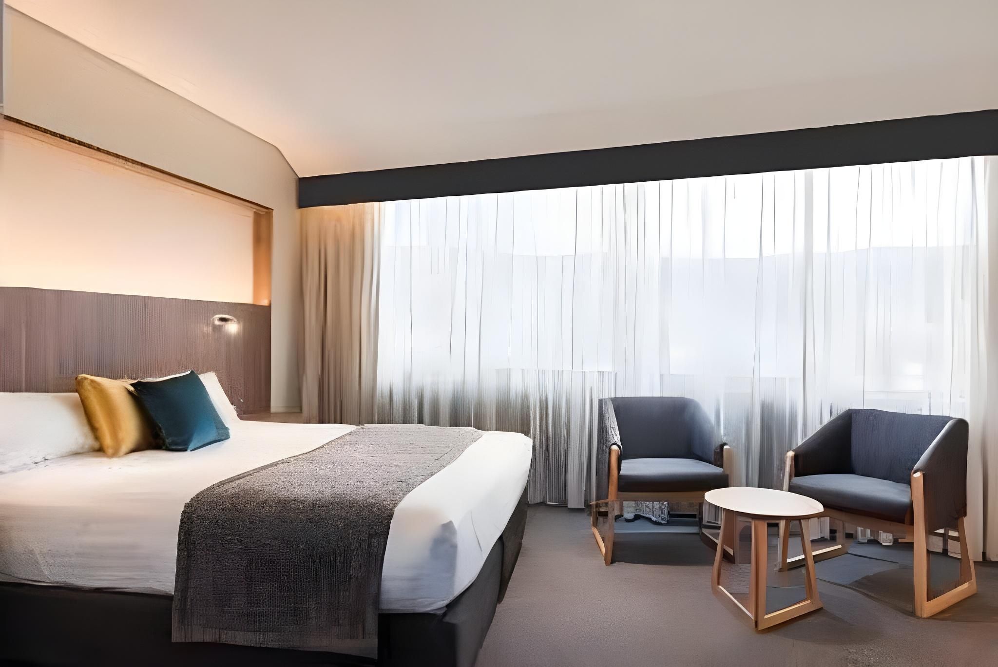 Wrest Point Water Edge King 2