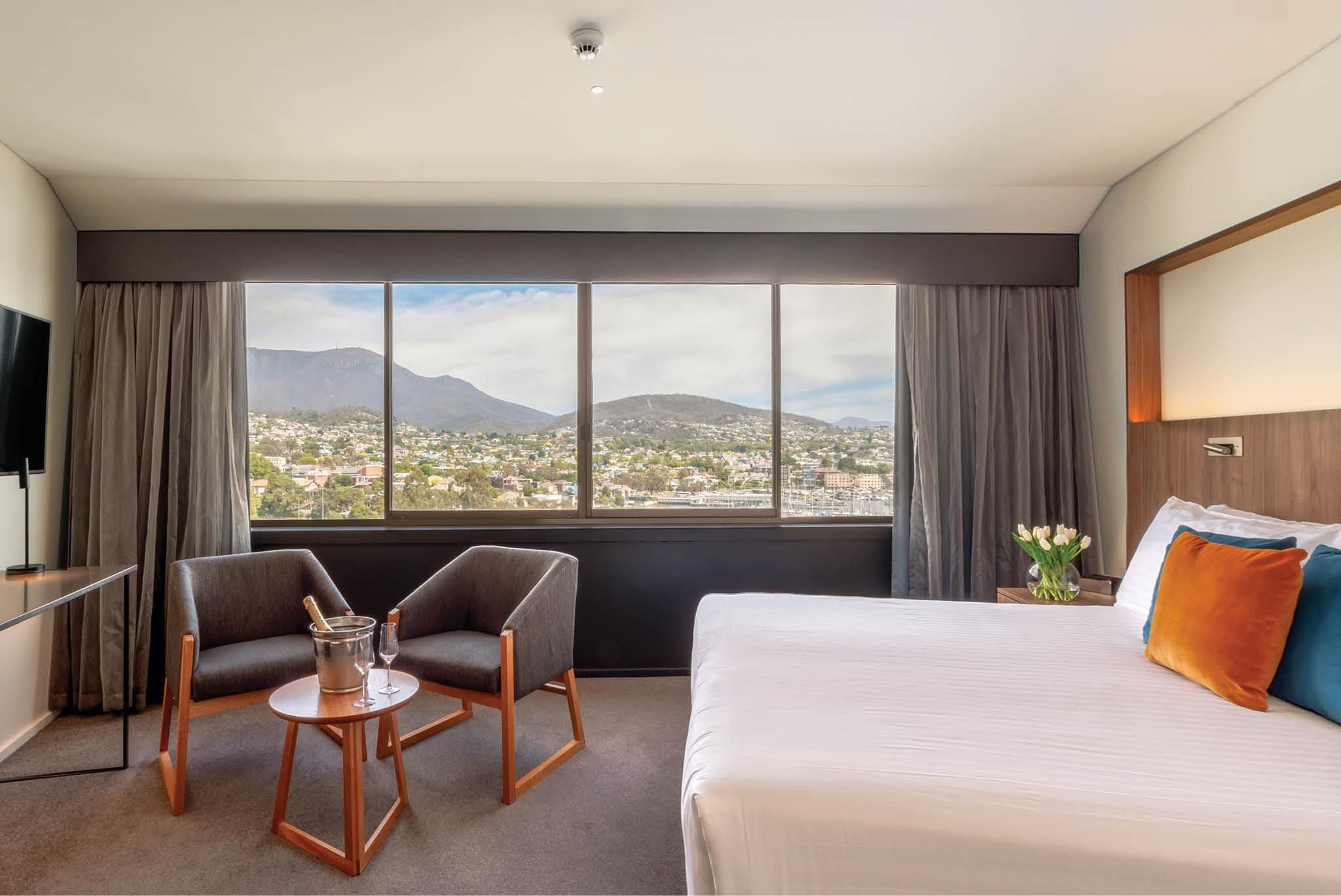 Wrest Point Tower Mountain View Deluxe King 3