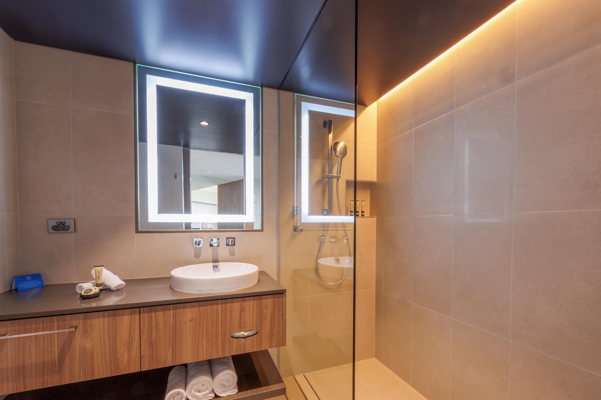 Wrest Point Tower Mountain View Deluxe King 2