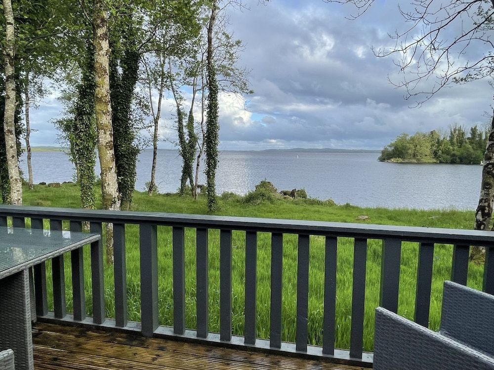 Lake View Lodge - Sleeps 2 Guests (Self Catering)