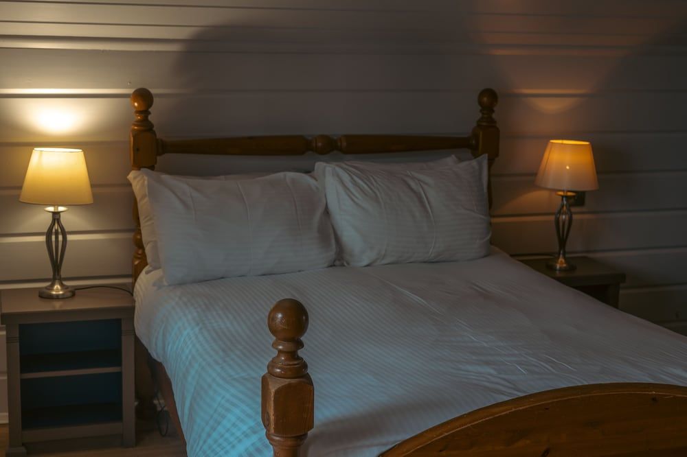 Lake View Lodge - Sleeps 6 Guests (Self Catering)