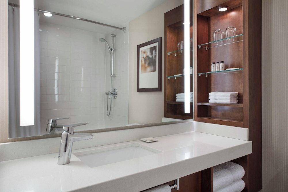 undefined Delta Hotels by Marriott Ottawa City Centre 6