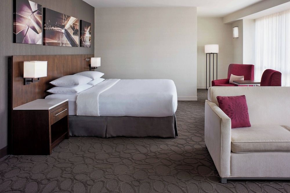 undefined Delta Hotels by Marriott Ottawa City Centre 4