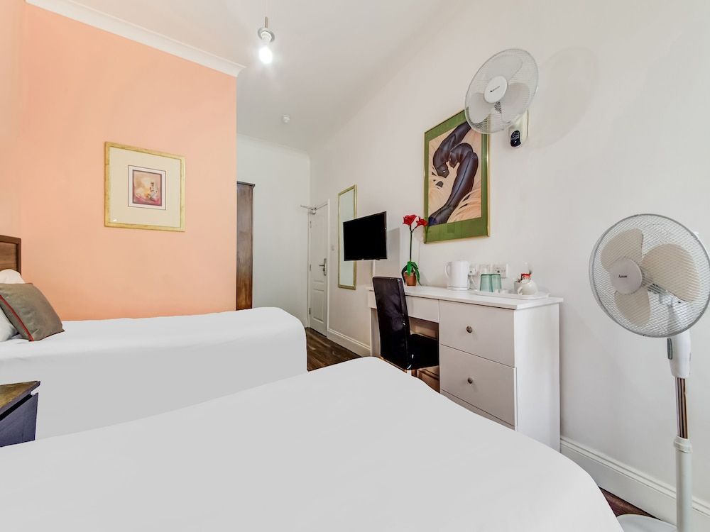 Grantly Hotel, London Shepherd's Bush Standard Twin Room 2