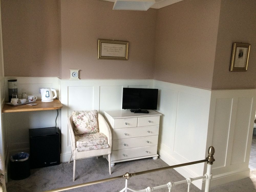 Exmoor House - Guest House Superior Double or Twin Room (Wordsworth) 8