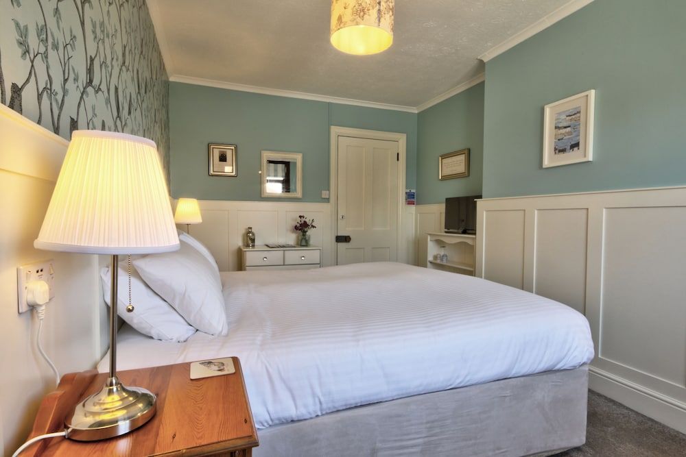 Exmoor House - Guest House Standard Double or Twin Room, Hill View (Kingsley) 2