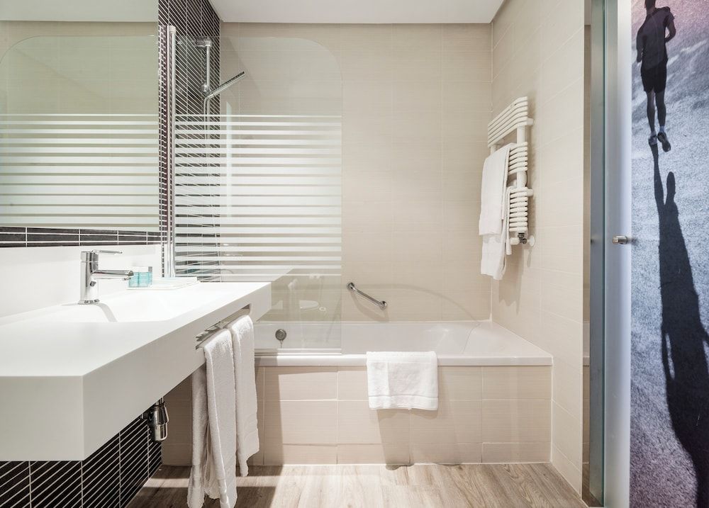 Hotel ILUNION Atrium Double Room 7