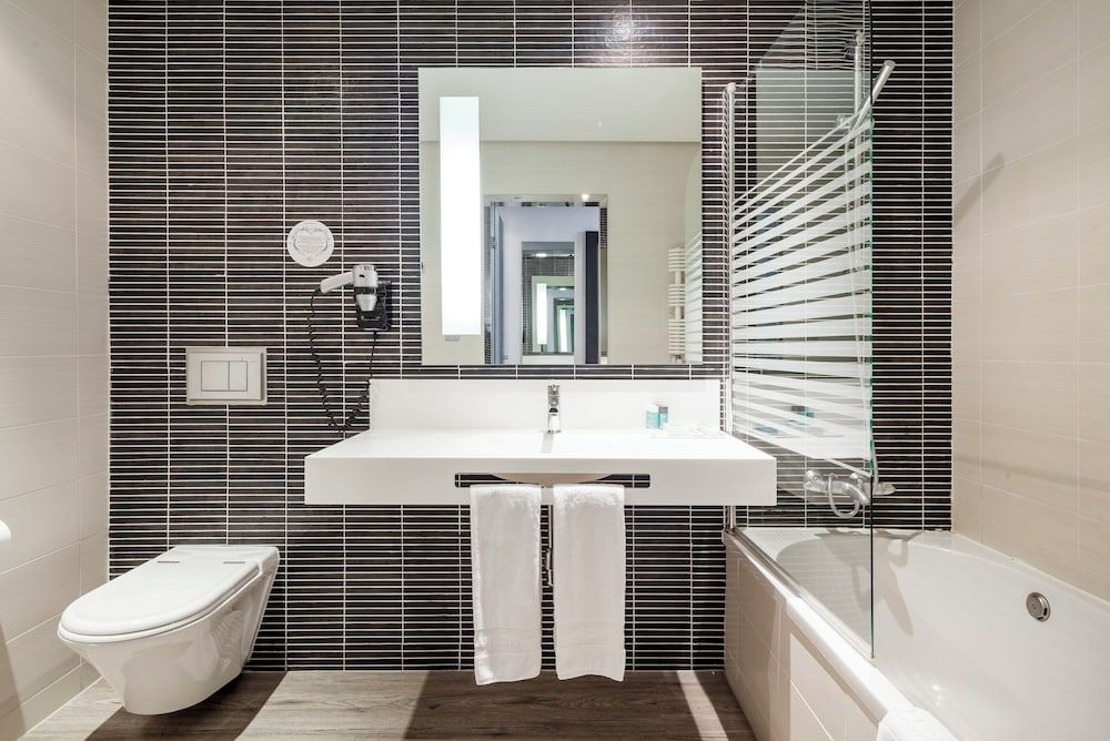 Hotel ILUNION Atrium Double Room 6