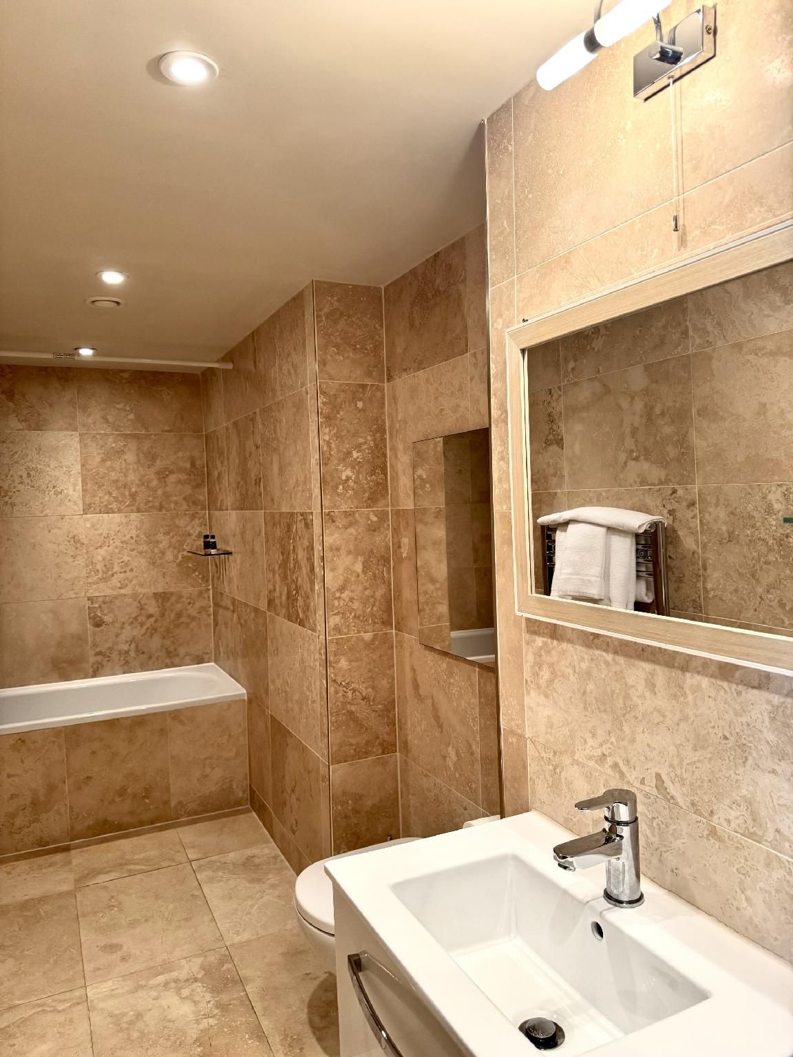 King-Deluxe-Ensuite-Townhouse