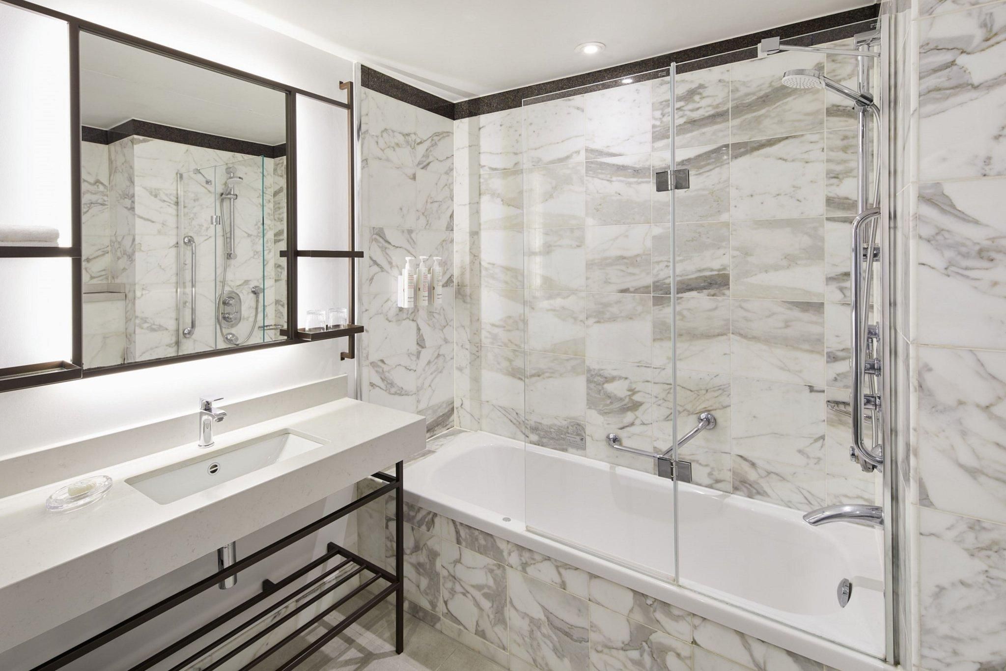 Superior Room, Family room, 2 Double, Grosvenor Square view