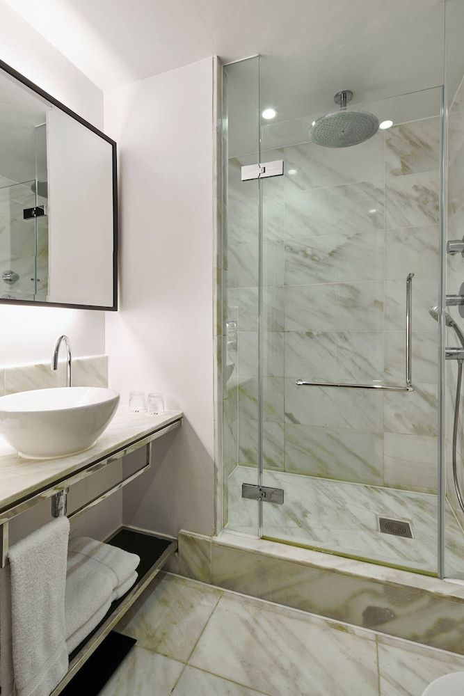 London Marriott Hotel Grosvenor Square Deluxe Room, 1 Queen Bed 3