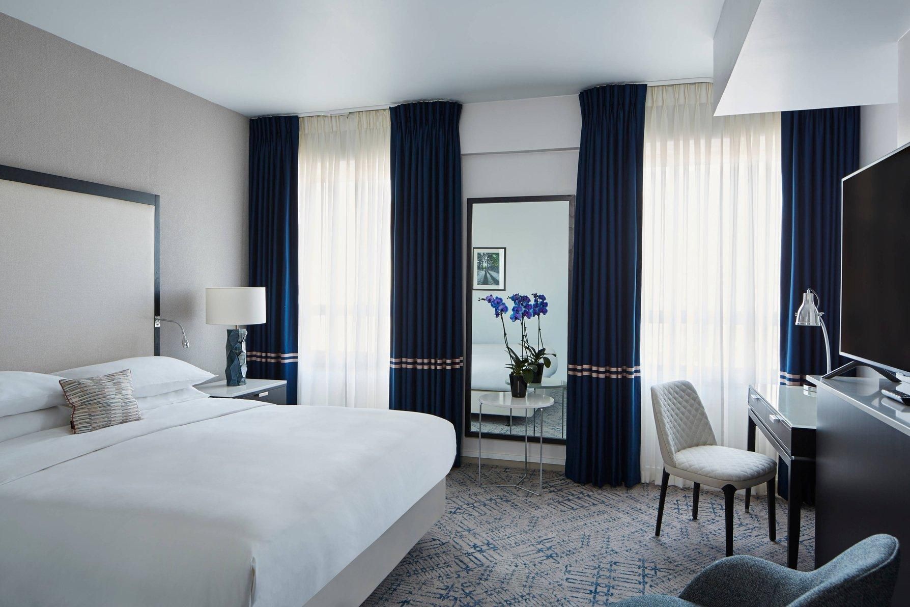 Superior Room, Guest room, 1 King, Grosvenor Square view