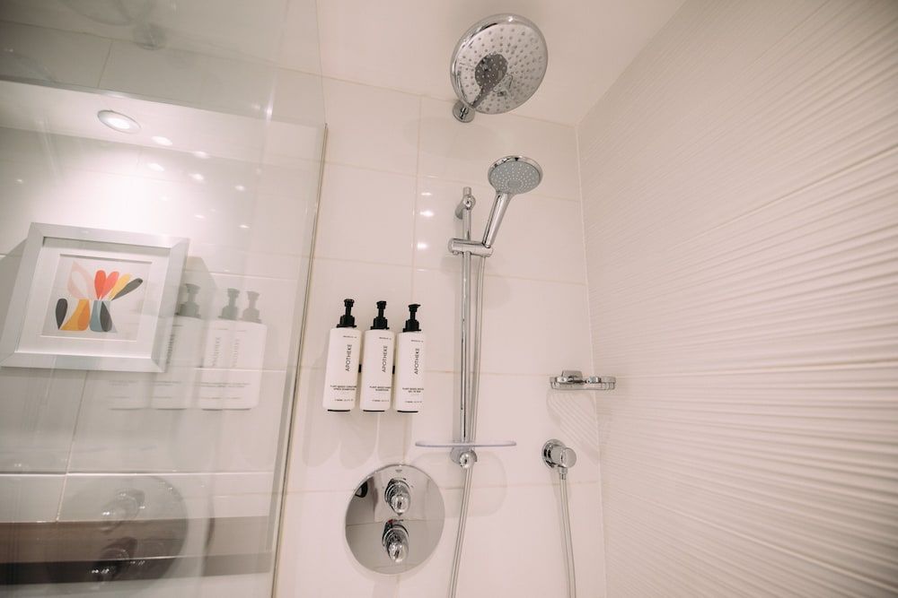 Crowne Plaza Belfast by IHG Standard Room, 1 King Bed 5