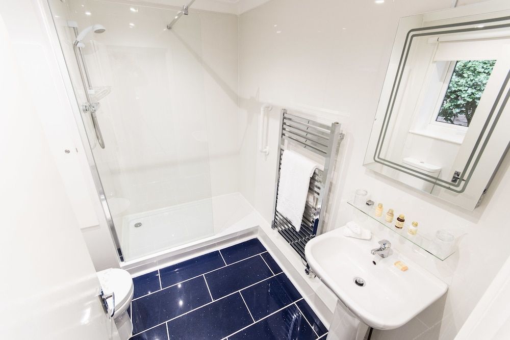 Grovefield Manor Superior Double Room, 1 Bedroom, Ensuite 2