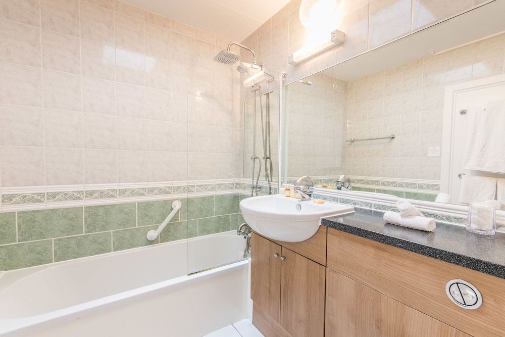 Grovefield Manor Standard Double or Twin Room, Ensuite 6