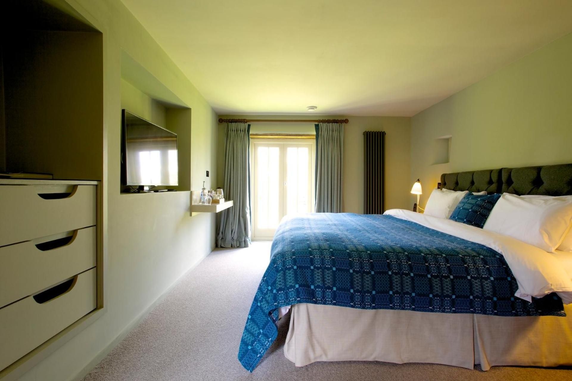 undefined The Plume of Feathers 9