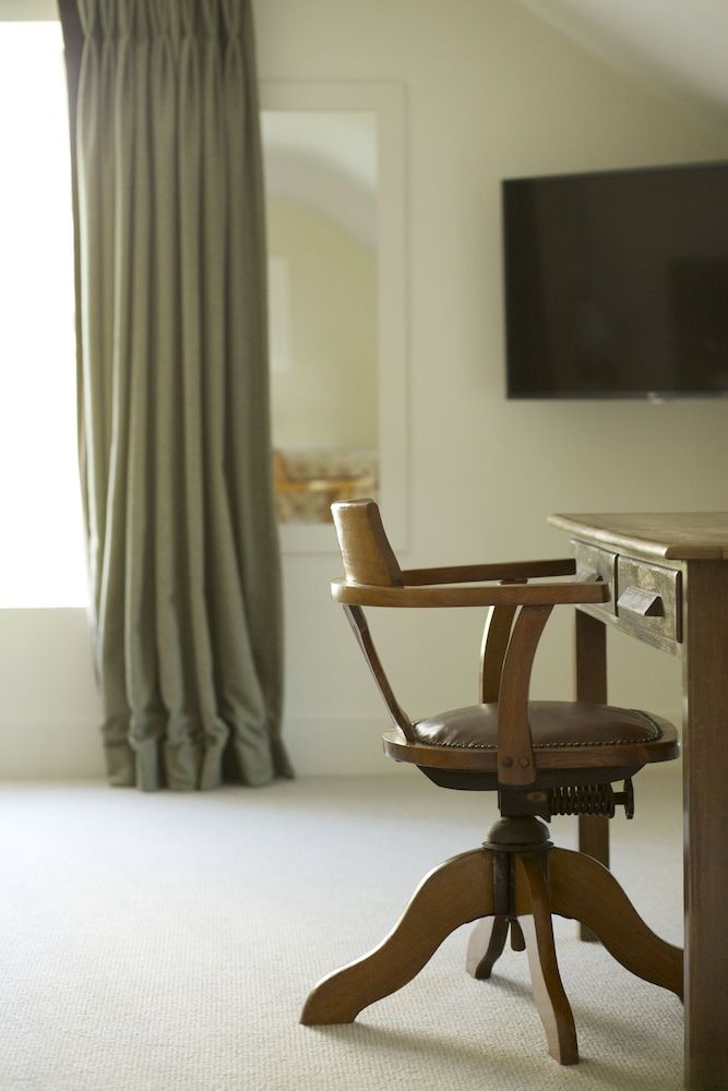 The Plume of Feathers Family Room, Multiple Beds 5