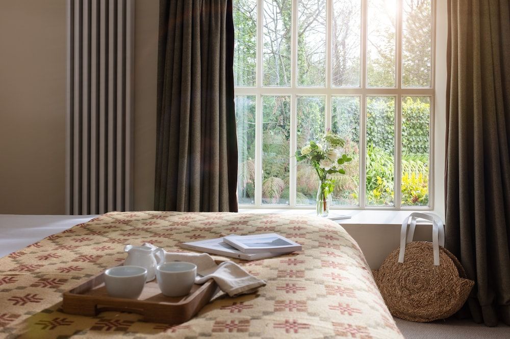The Plume of Feathers Family Room, Multiple Beds 5
