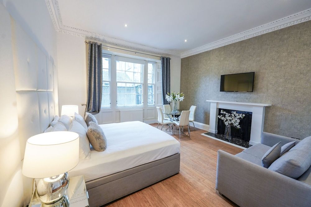 Hanover 71 Suites Deluxe Suite, 1 King Bed with Sofa bed 11