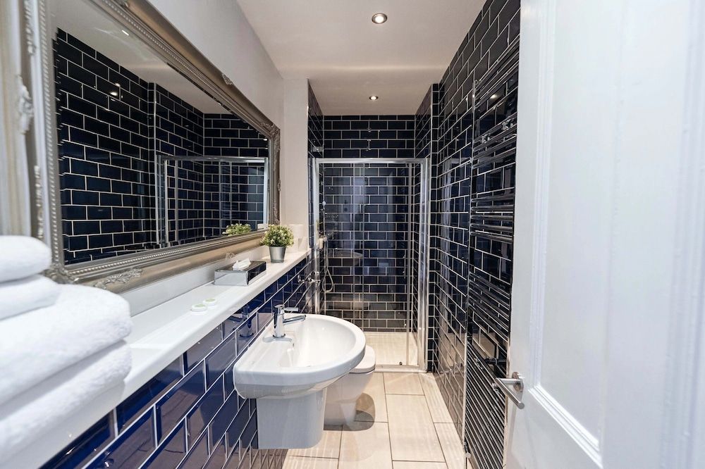 Hanover 71 Suites Deluxe Suite, 1 King Bed with Sofa bed 15