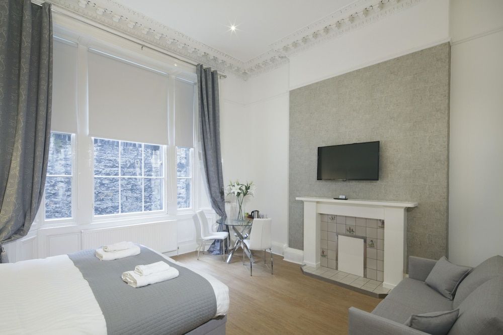 Hanover 71 Suites Deluxe Suite, 1 King Bed with Sofa bed 17