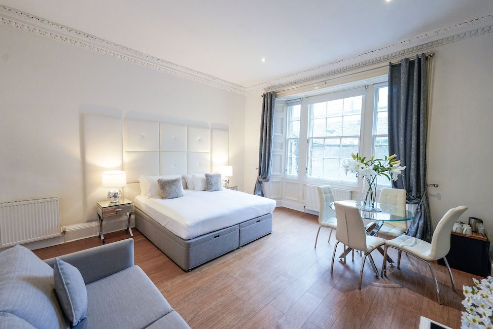 Hanover 71 Suites Deluxe Suite, 1 King Bed with Sofa bed 10