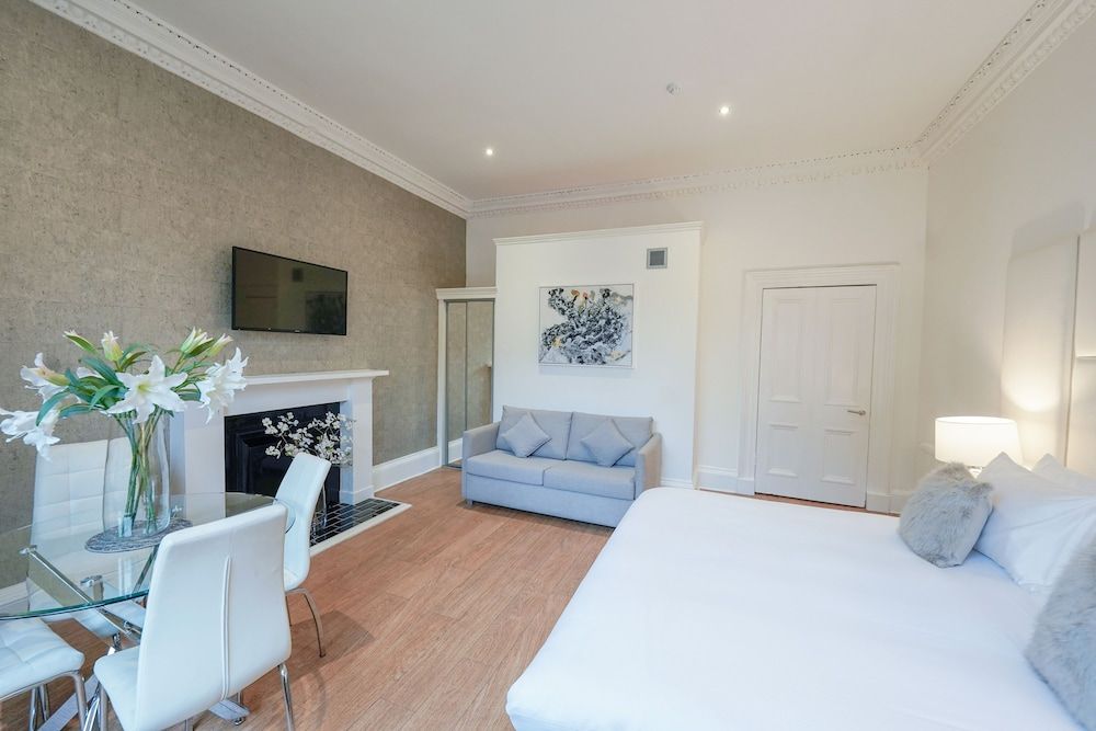 Hanover 71 Suites Deluxe Suite, 1 King Bed with Sofa bed 12