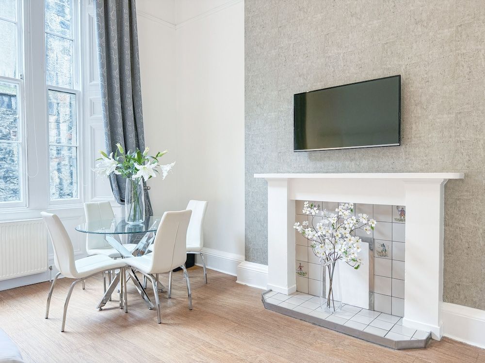 Hanover 71 Suites Deluxe Suite, 1 King Bed with Sofa bed 20