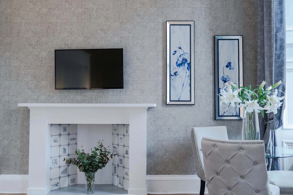 Hanover 71 Suites Deluxe Suite, 1 King Bed with Sofa bed 18