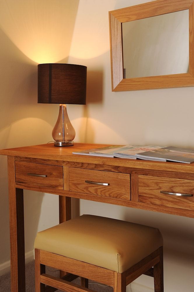 The Marquess Of Exeter Family Room 8