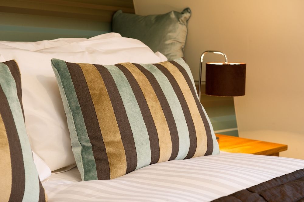 The Marquess Of Exeter Standard Twin Room 2