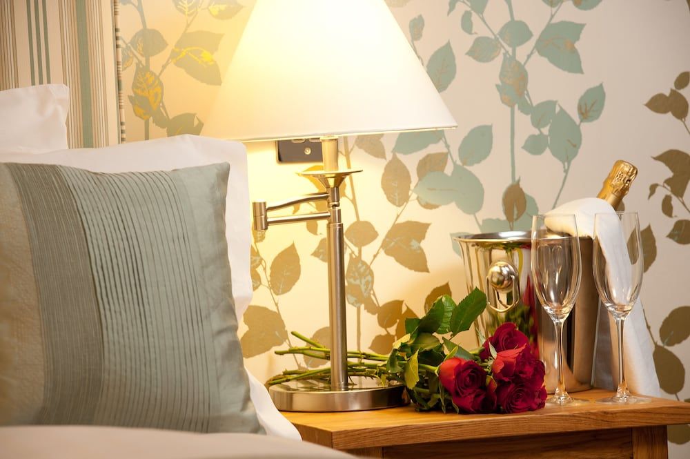 The Marquess Of Exeter Standard Twin Room 6