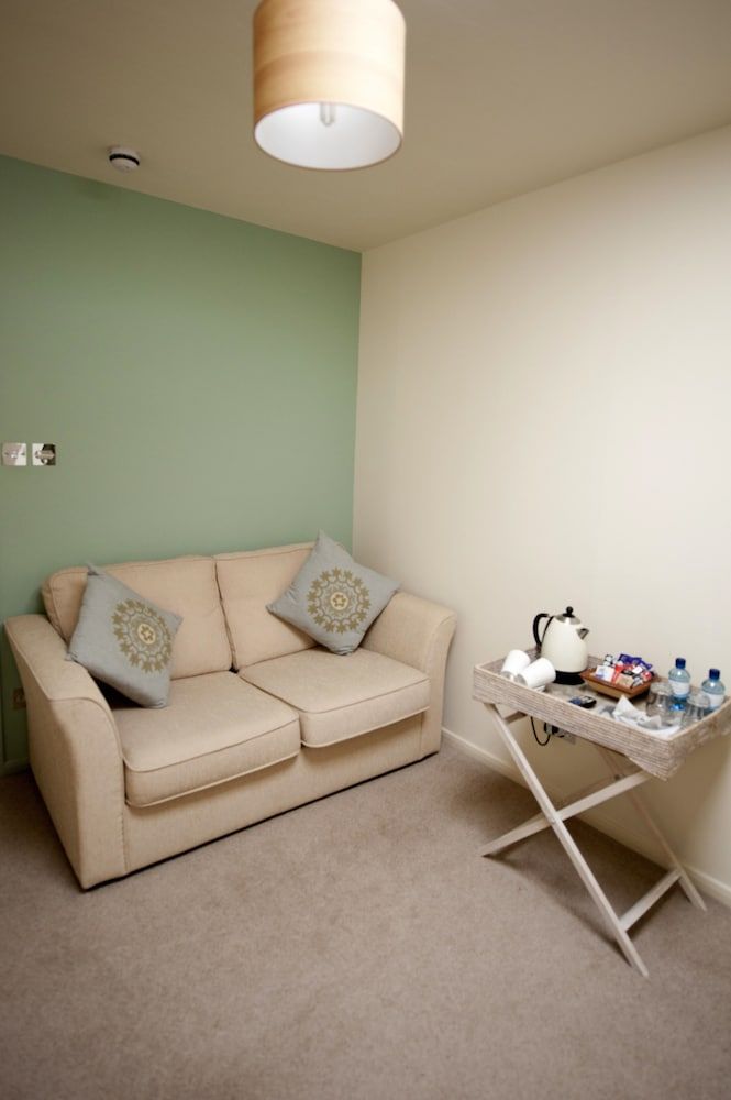 The Marquess Of Exeter Family Room 9