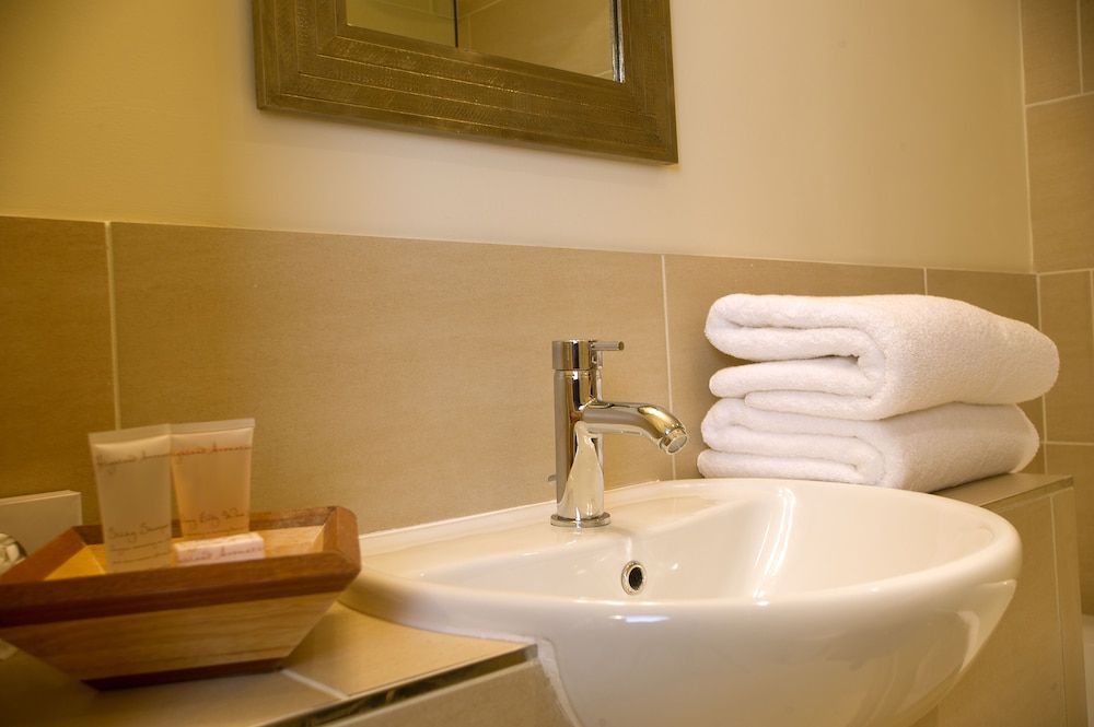 The Marquess Of Exeter Standard Twin Room 5