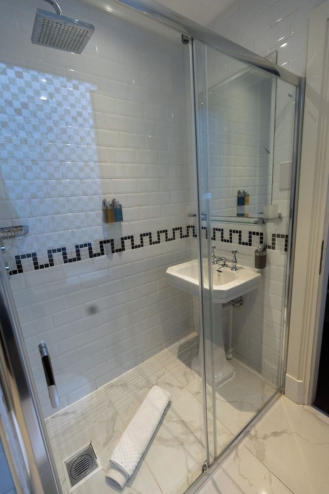 Karma Sanctum Soho Compact Room 6