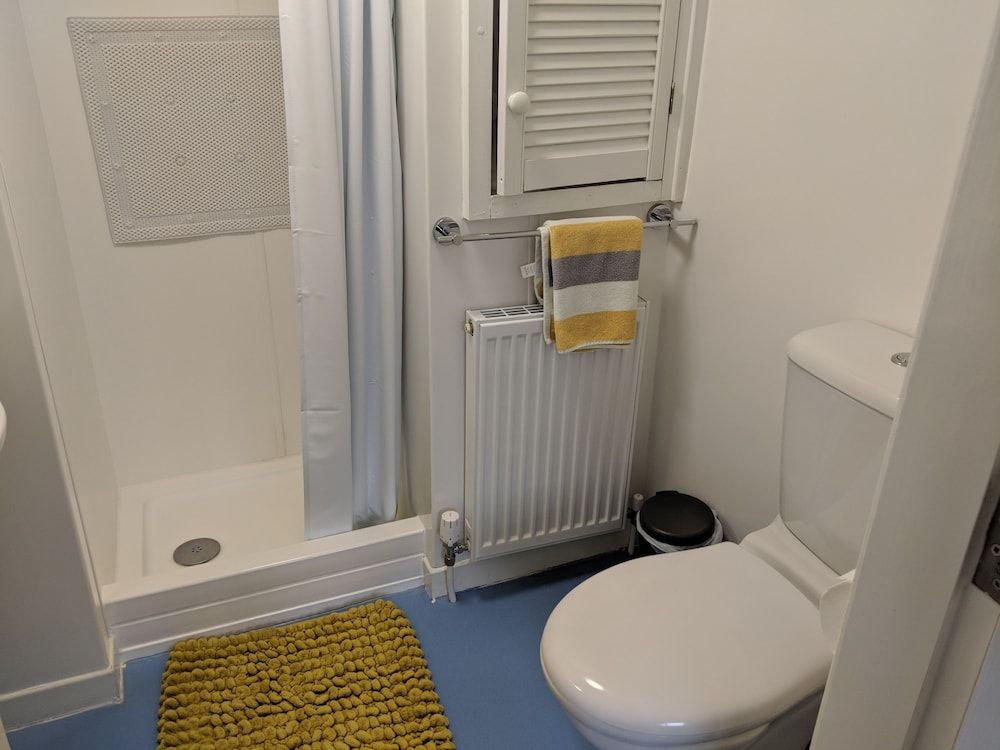 Barholm Accommodation Basic Single Room, 1 Twin Bed 2