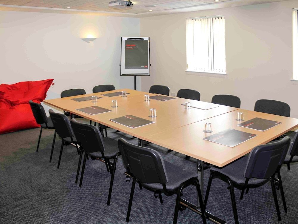 undefined ibis Cardiff Gate - International Business Park 9