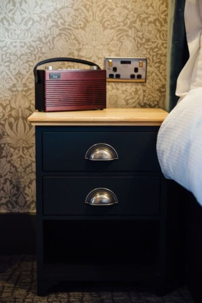 The White Hart Twin Room 3