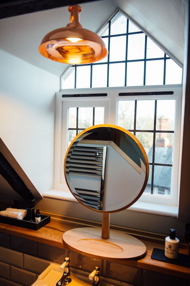 The White Hart Twin Room 4