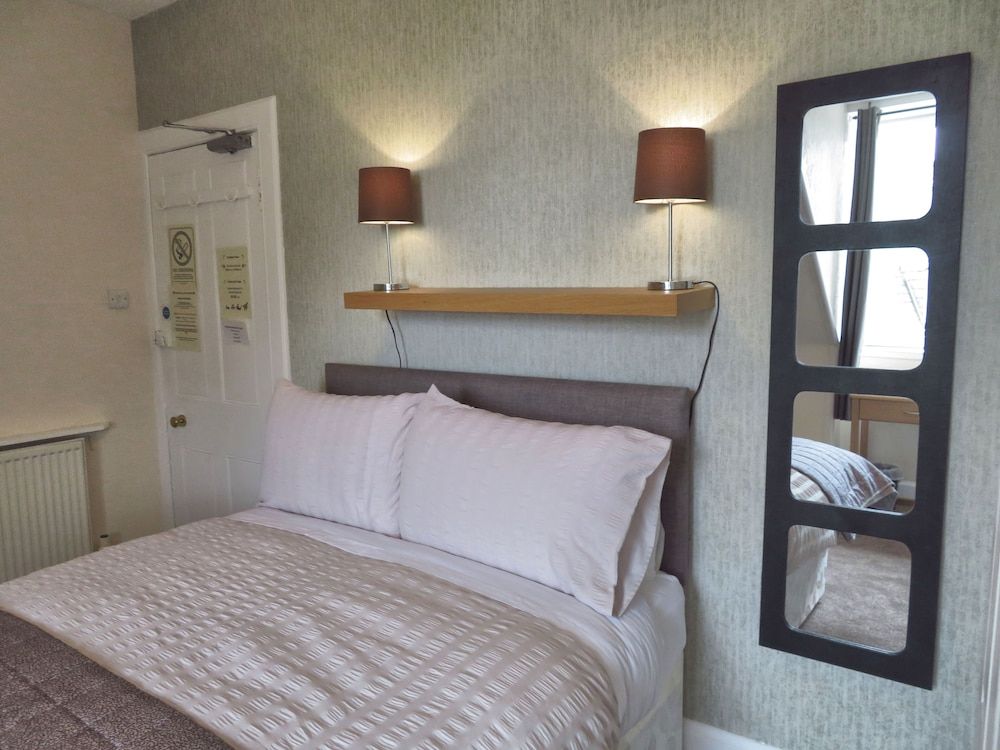 Basic Double Room, Ensuite (Room 4)